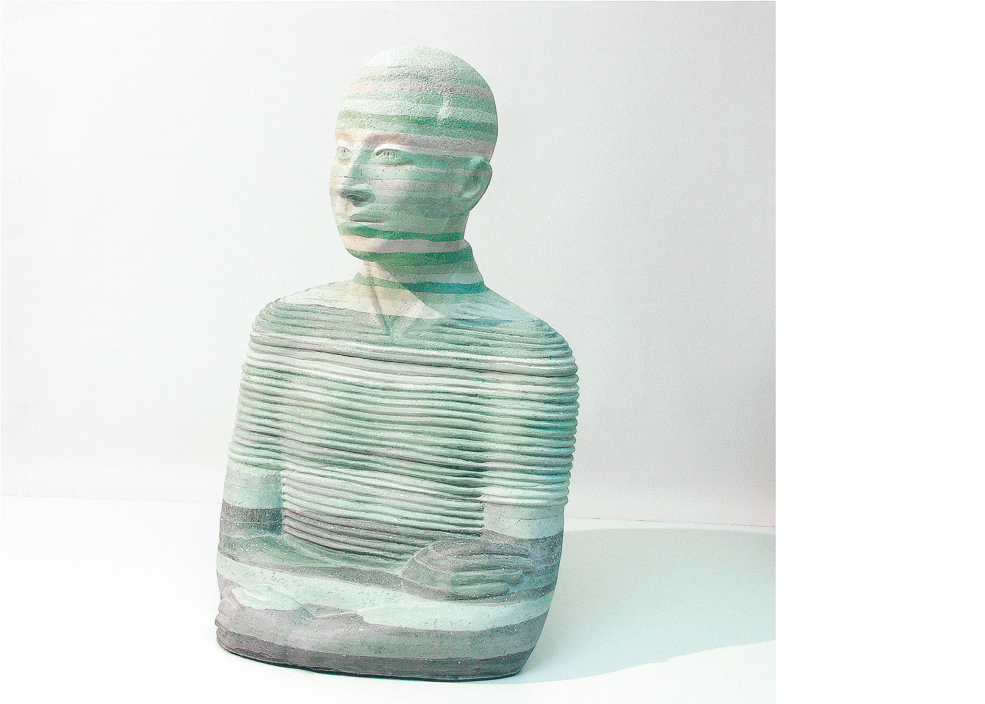 Erhard Mika, Hürth-Efferen, Skulpturen, Zehn Jahre danach, 2021, Steingranulat-Schichtguss, Höhe 73 cm